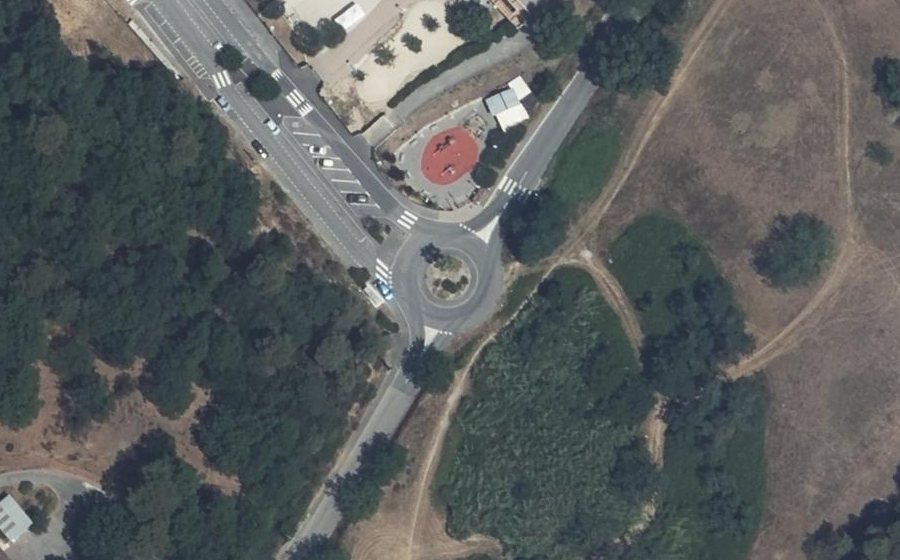 Vue aérienne du Rond-point anonyme n°70498574