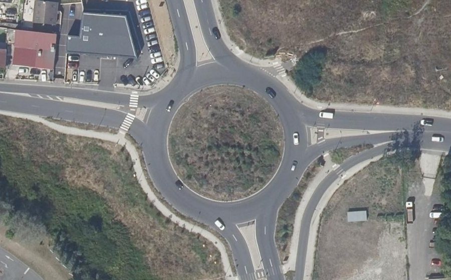 Vue aérienne du Rond-point anonyme n°705045935