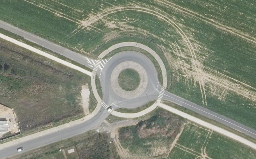 Vue aérienne du Rond-point anonyme n°705293394