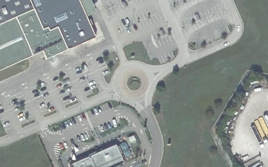 Vue aérienne du Rond-point anonyme n°70531130