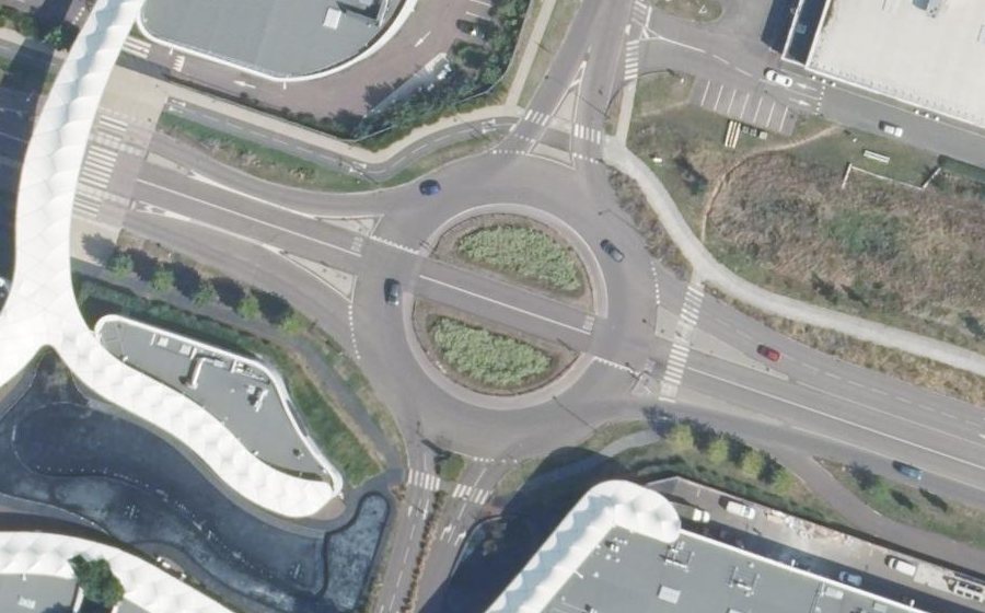 Vue aérienne du Rond-point anonyme n°705391572