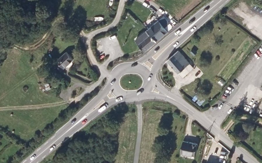 Vue aérienne du Rond-point anonyme n°705538440