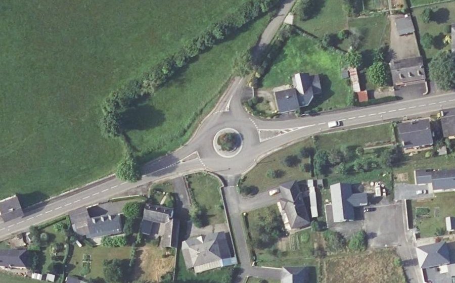 Vue aérienne du Rond-point anonyme n°70554162