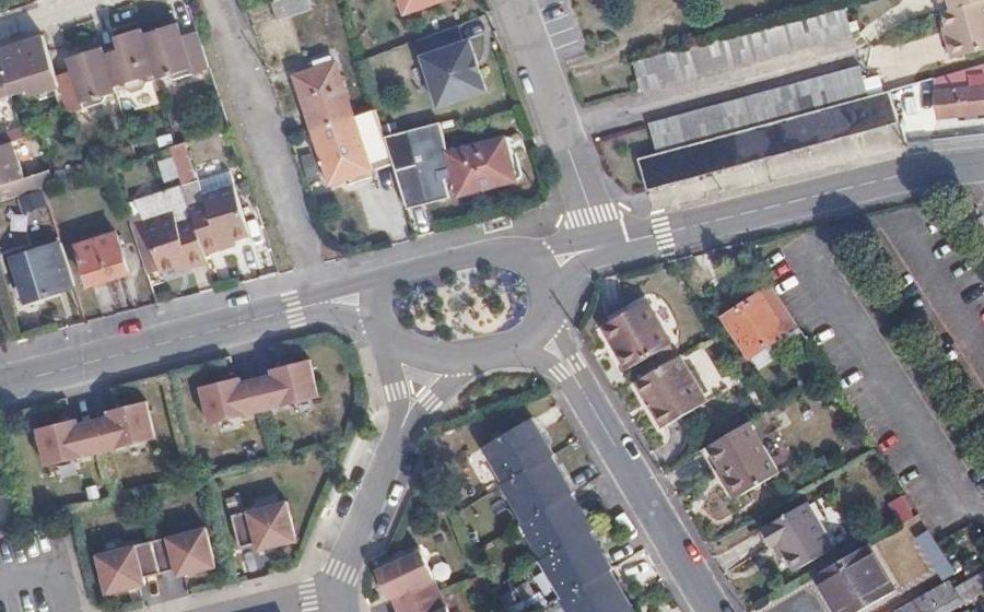 Vue aérienne du Rond-point anonyme n°705594733