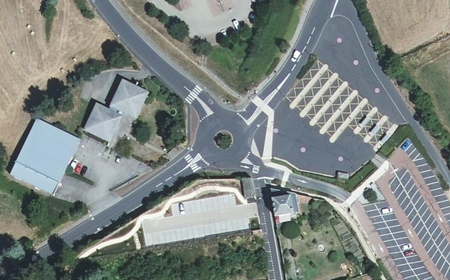 Vue aérienne du Rond-point anonyme n°70564239