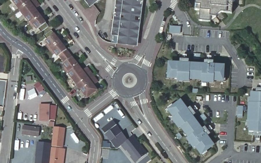 Vue aérienne du Rond-point anonyme n°70576346