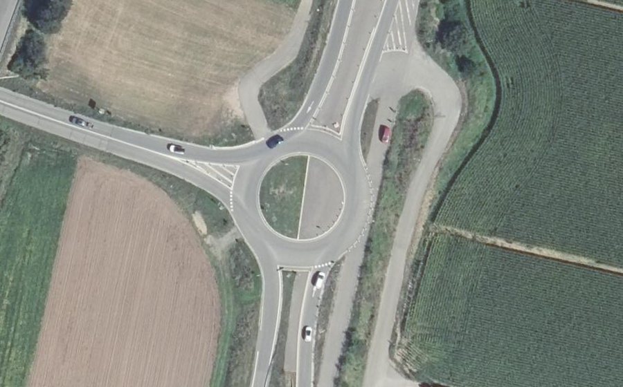 Vue aérienne du Rond-point anonyme n°705837381