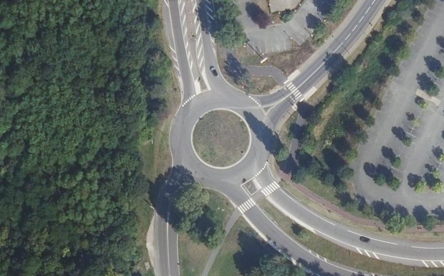 Vue aérienne du Rond-point anonyme n°705924900