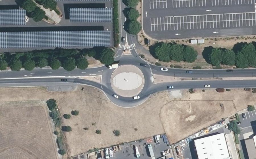Vue aérienne du Rond-point anonyme n°705938790