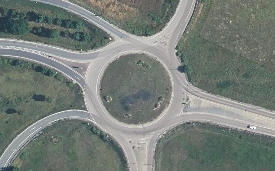 Vue aérienne du Rond-point anonyme n°70606176