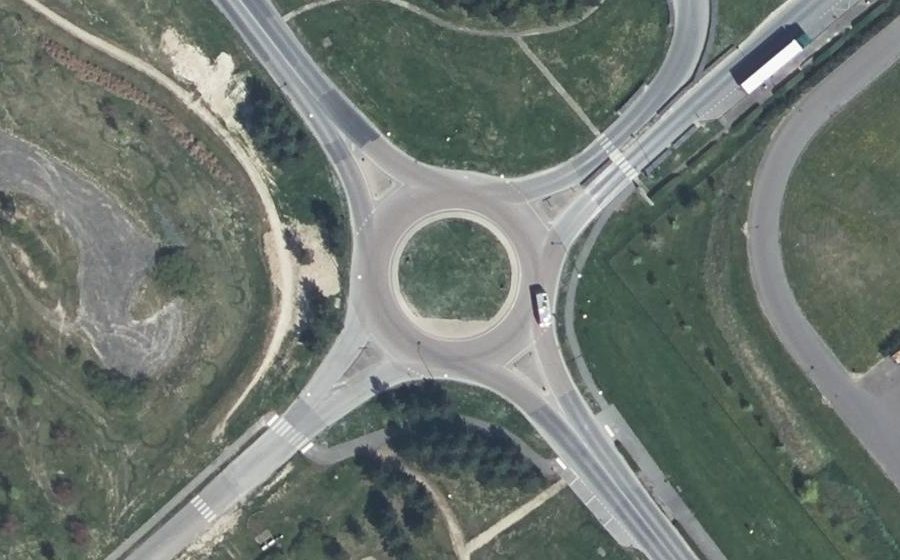 Vue aérienne du Rond-point anonyme n°70606183