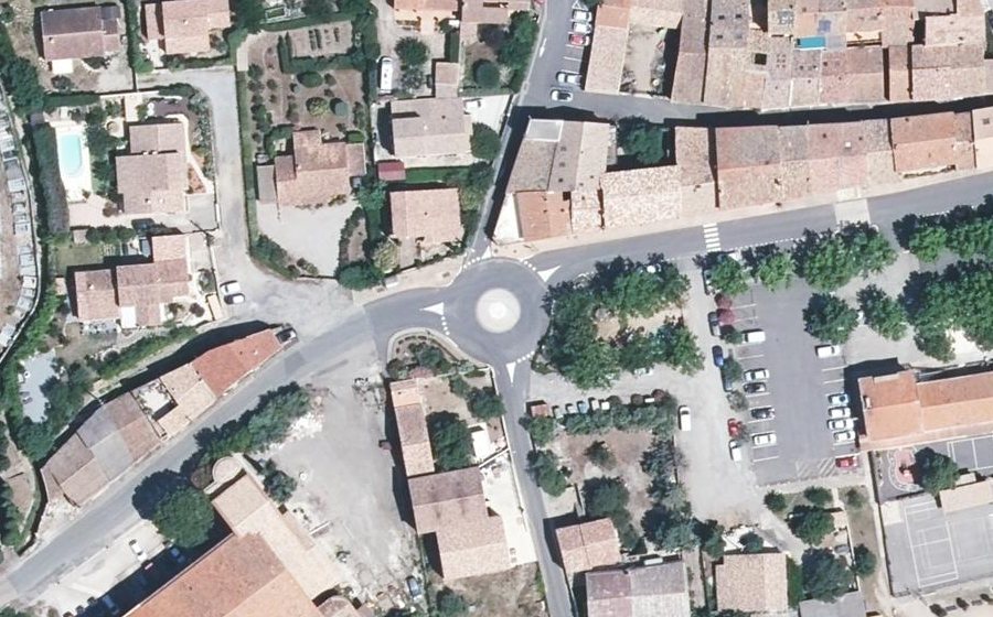 Vue aérienne du Rond-point anonyme n°70606361