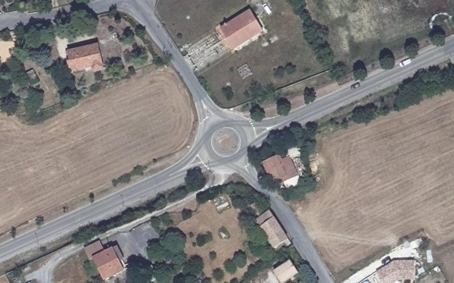 Vue aérienne du Rond-point anonyme n°706086217