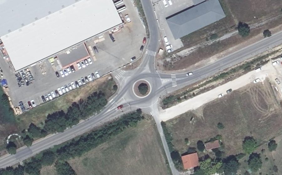 Vue aérienne du Rond-point anonyme n°706086219
