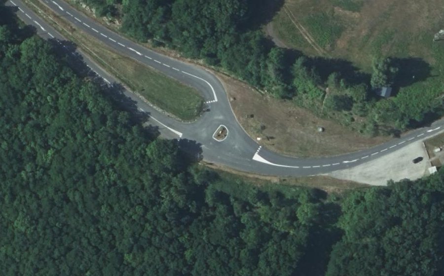 Vue aérienne du Rond-point anonyme n°70609213