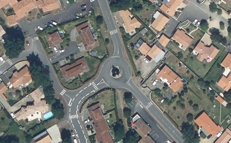 Vue aérienne du Rond-point anonyme n°70610106