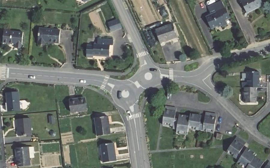 Vue aérienne du Rond-point anonyme n°706202771