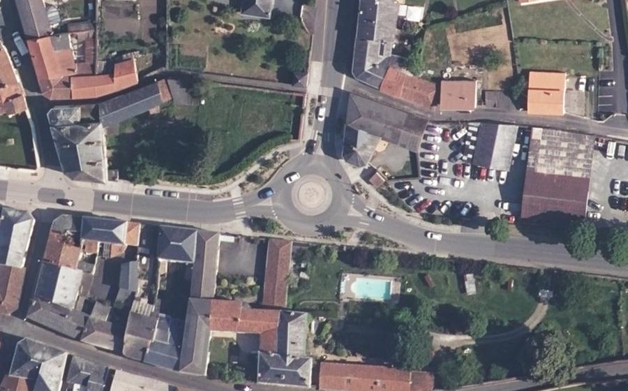 Vue aérienne du Rond-point anonyme n°706216109