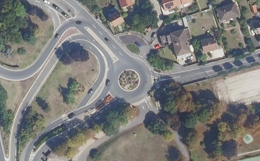 Vue aérienne du Rond-point anonyme n°706246971