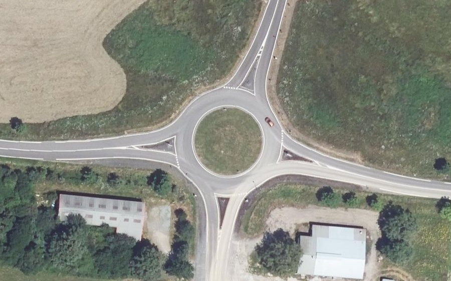 Vue aérienne du Rond-point anonyme n°706516458