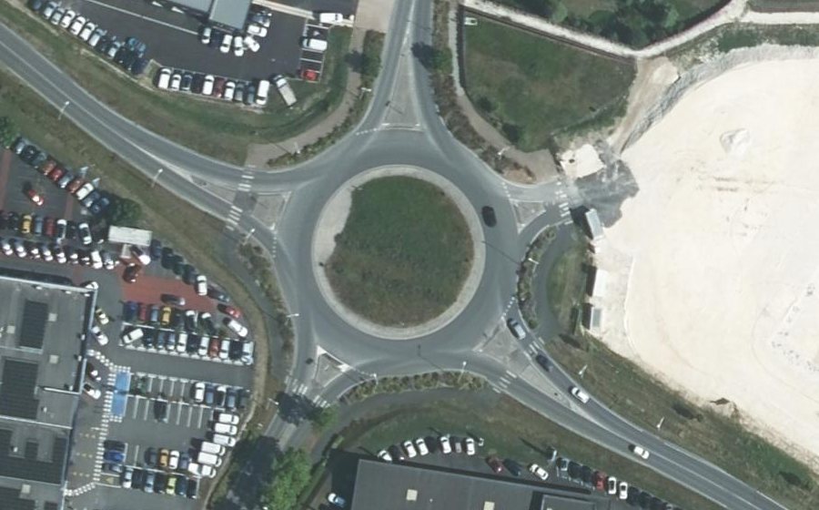 Vue aérienne du Rond-point anonyme n°706519147