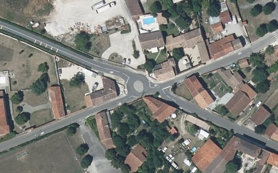 Vue aérienne du Rond-point anonyme n°706559057