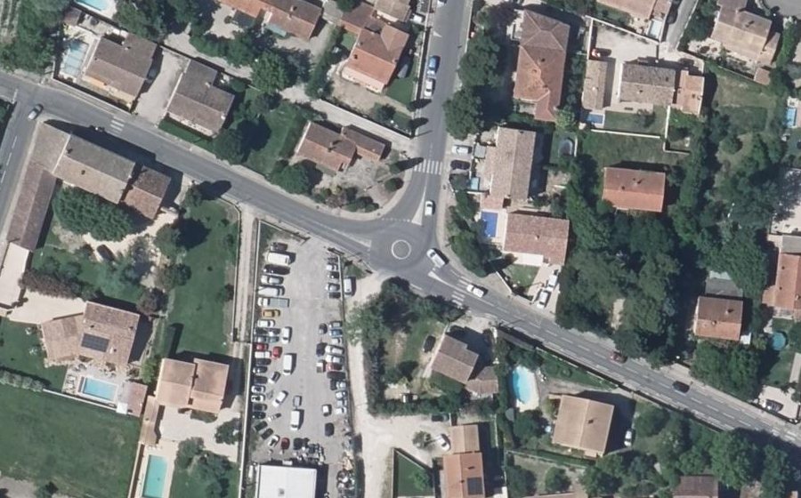 Vue aérienne du Rond-point anonyme n°706645529