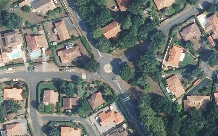 Vue aérienne du Rond-point anonyme n°706730761