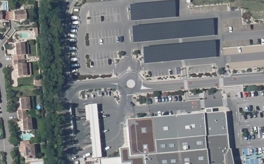 Vue aérienne du Rond-point anonyme n°706737012