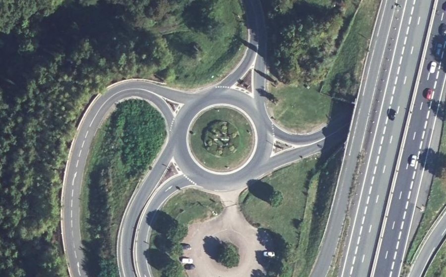 Vue aérienne du Rond-point anonyme n°70676147