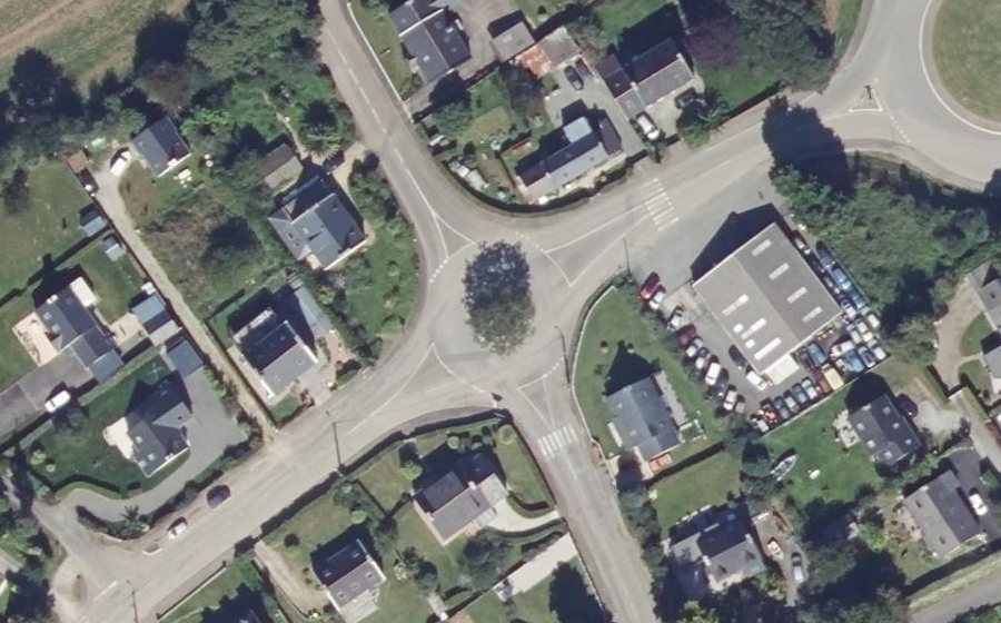 Vue aérienne du Rond-point anonyme n°70708103