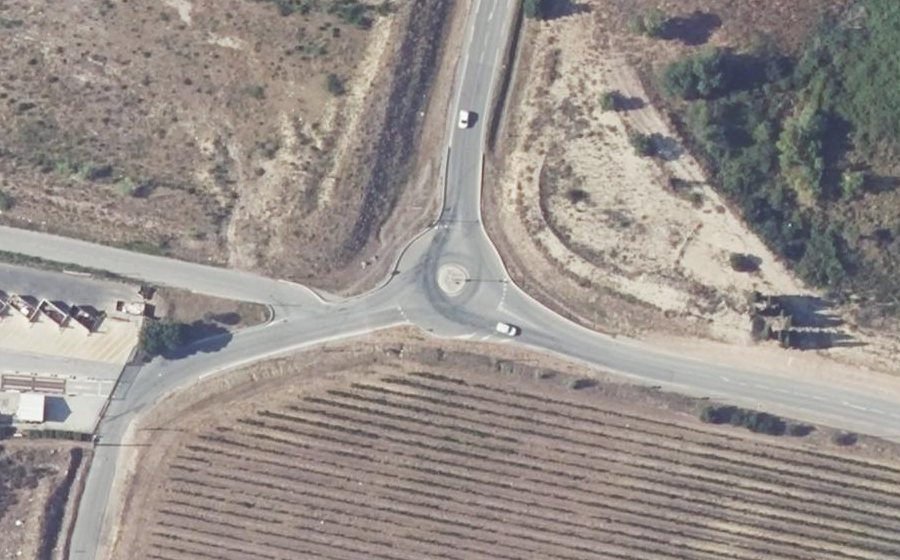 Vue aérienne du Rond-point anonyme n°707197434