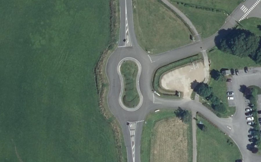 Vue aérienne du Rond-point anonyme n°70725796