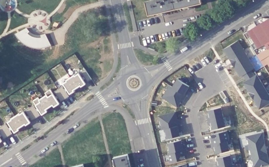 Vue aérienne du Rond-point anonyme n°70742105