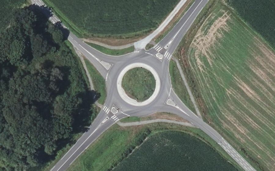 Vue aérienne du Rond-point anonyme n°707818198