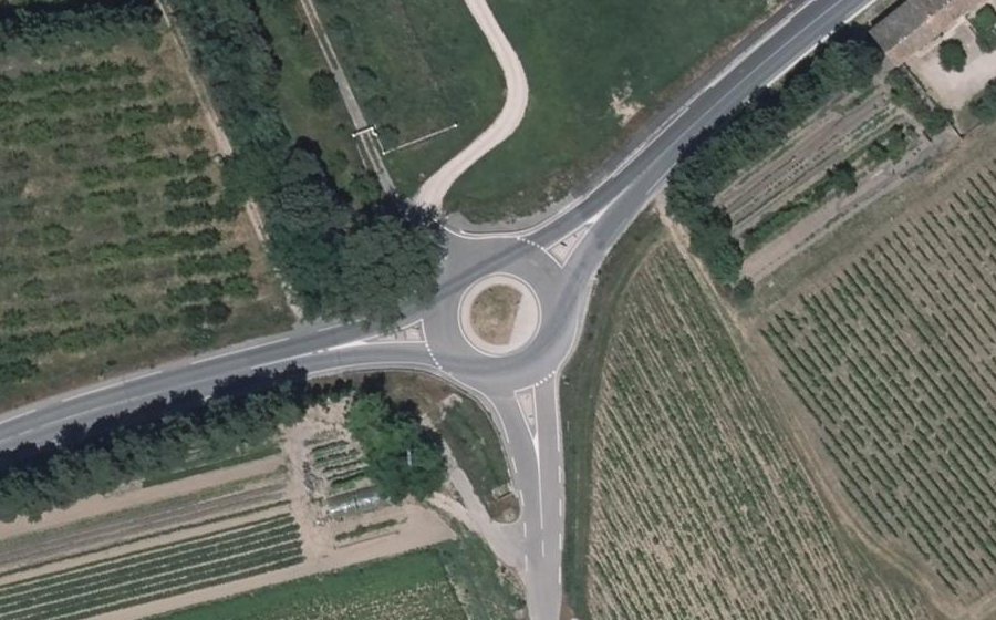 Vue aérienne du Rond-point anonyme n°707918407