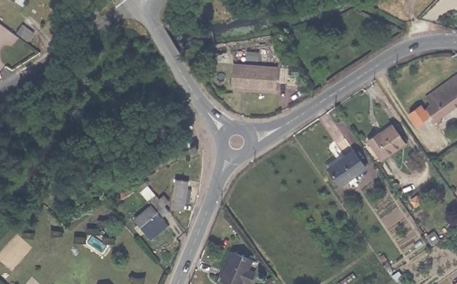 Vue aérienne du Rond-point anonyme n°707992335