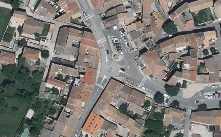 Vue aérienne du Rond-point anonyme n°707997807