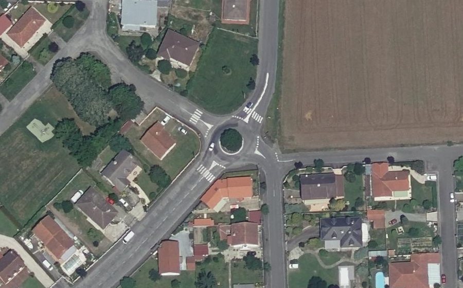Vue aérienne du Rond-point anonyme n°70803707