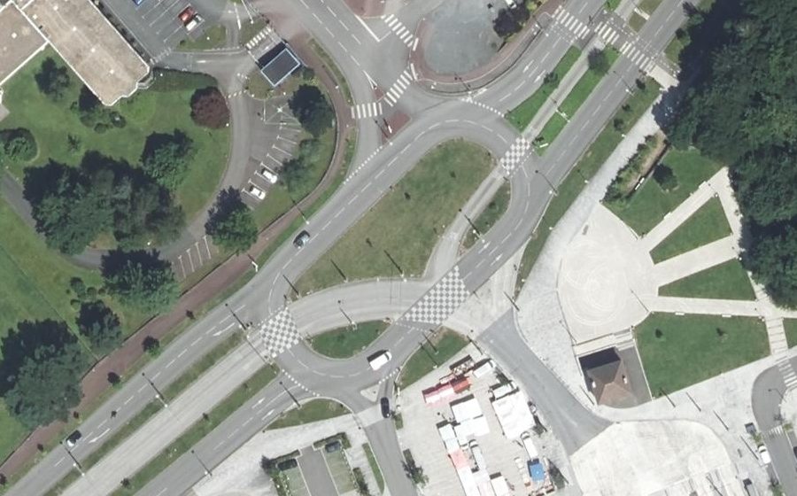Vue aérienne du Rond-point anonyme n°708071777