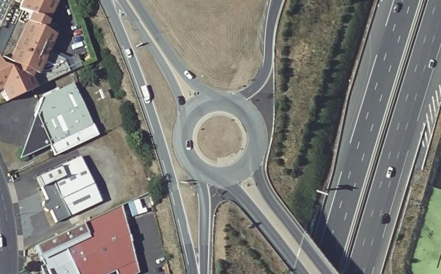 Vue aérienne du Rond-point anonyme n°70815506