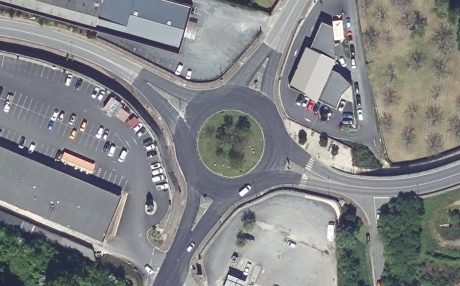 Vue aérienne du Rond-point anonyme n°70823807