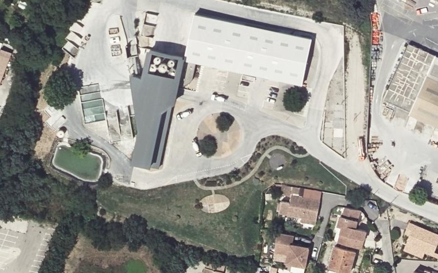 Vue aérienne du Rond-point anonyme n°708295042
