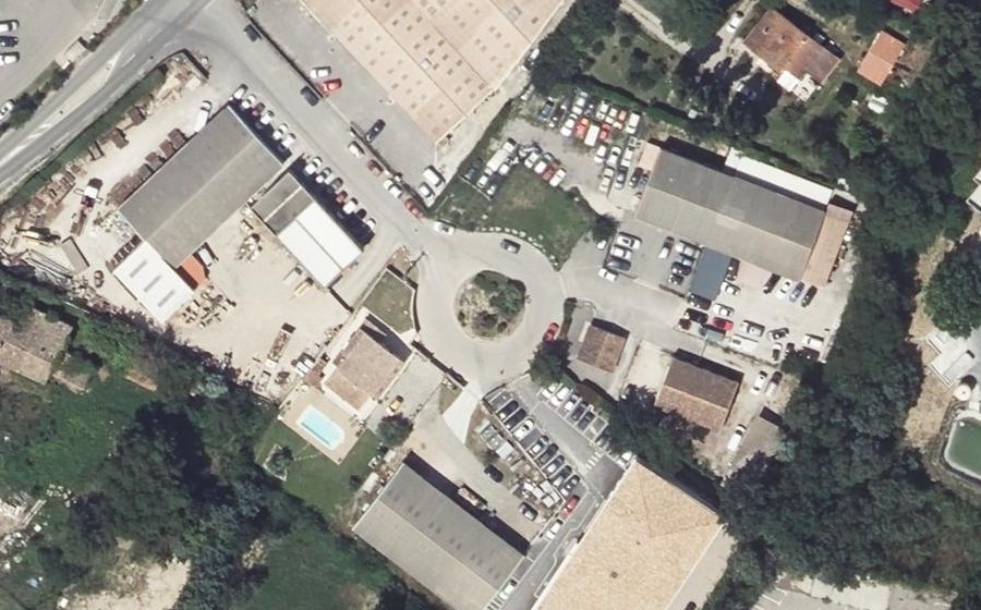 Vue aérienne du Rond-point anonyme n°708295054
