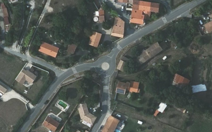 Vue aérienne du Rond-point anonyme n°708437110