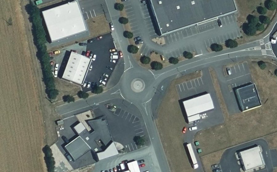 Vue aérienne du Rond-point anonyme n°708489190
