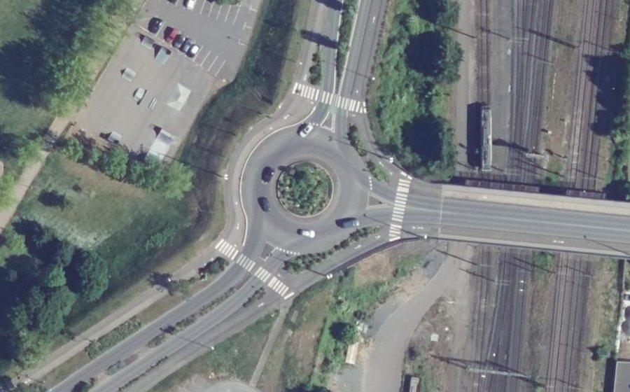 Vue aérienne du Rond-point anonyme n°70850159