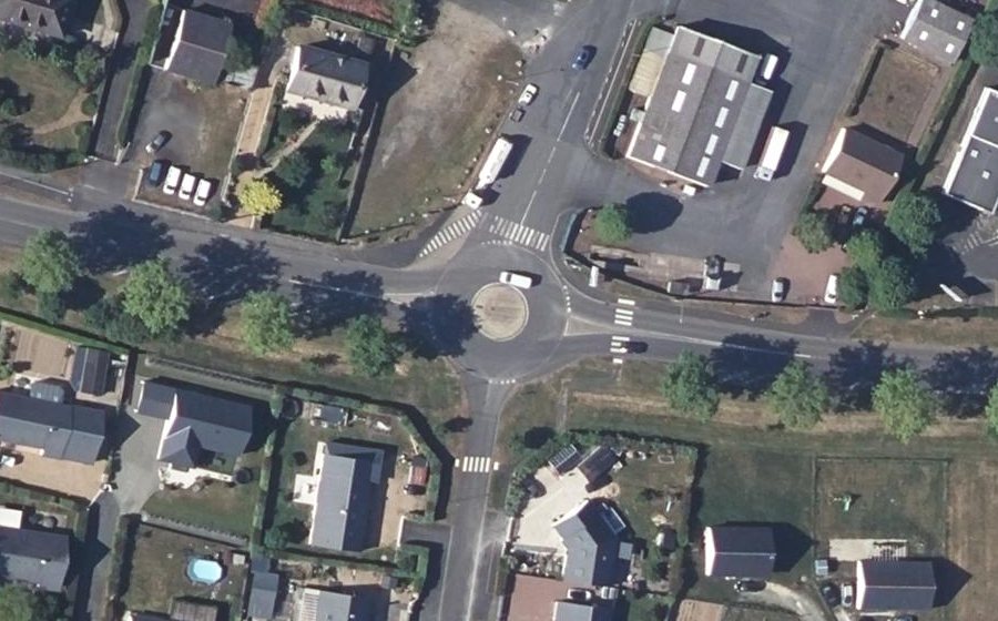 Vue aérienne du Rond-point anonyme n°709037762