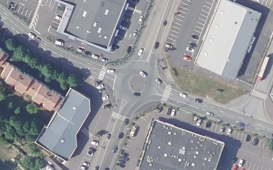Vue aérienne du Rond-point anonyme n°70906755