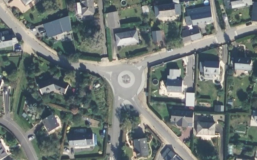 Vue aérienne du Rond-point anonyme n°70917546